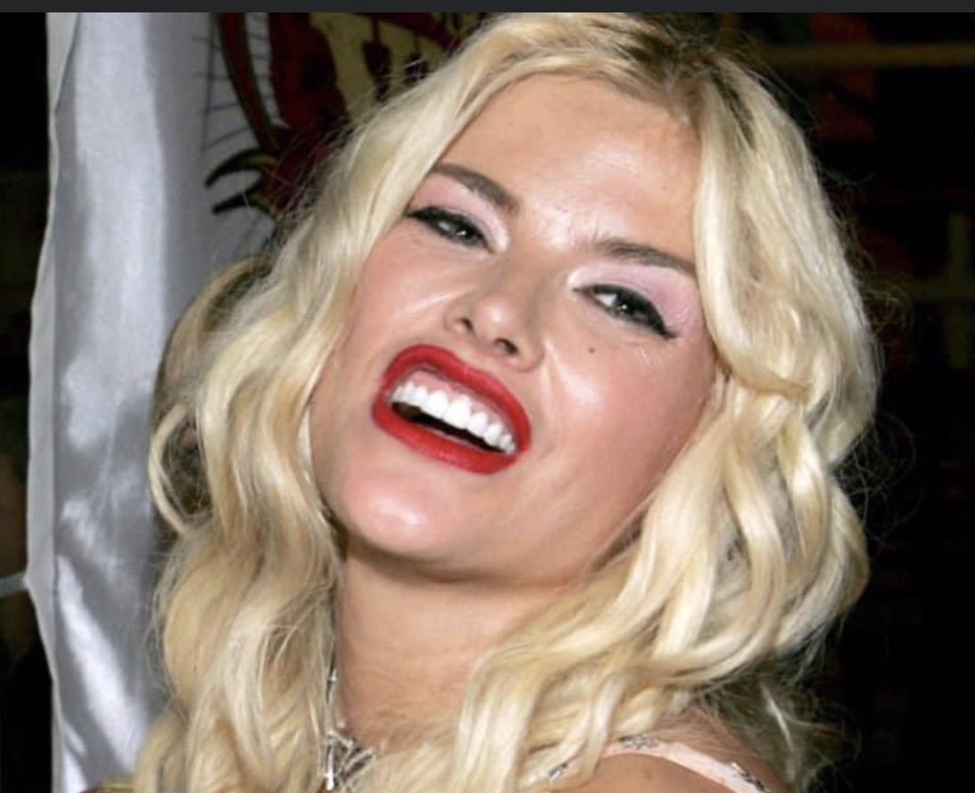 Portrait Photo of Anna Nicole Smith, smiling