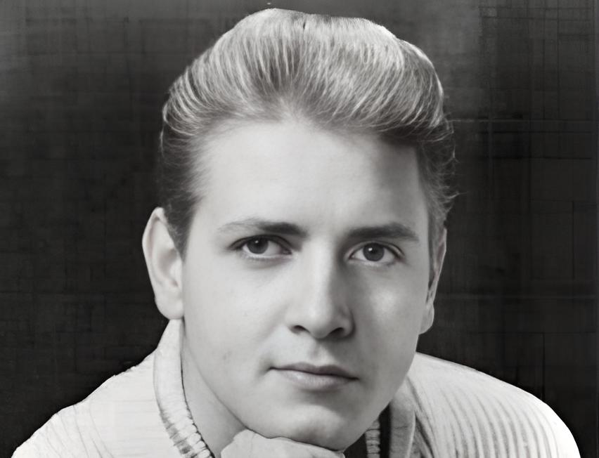 Grayscale Publicity portrait of Eddie Cochran
