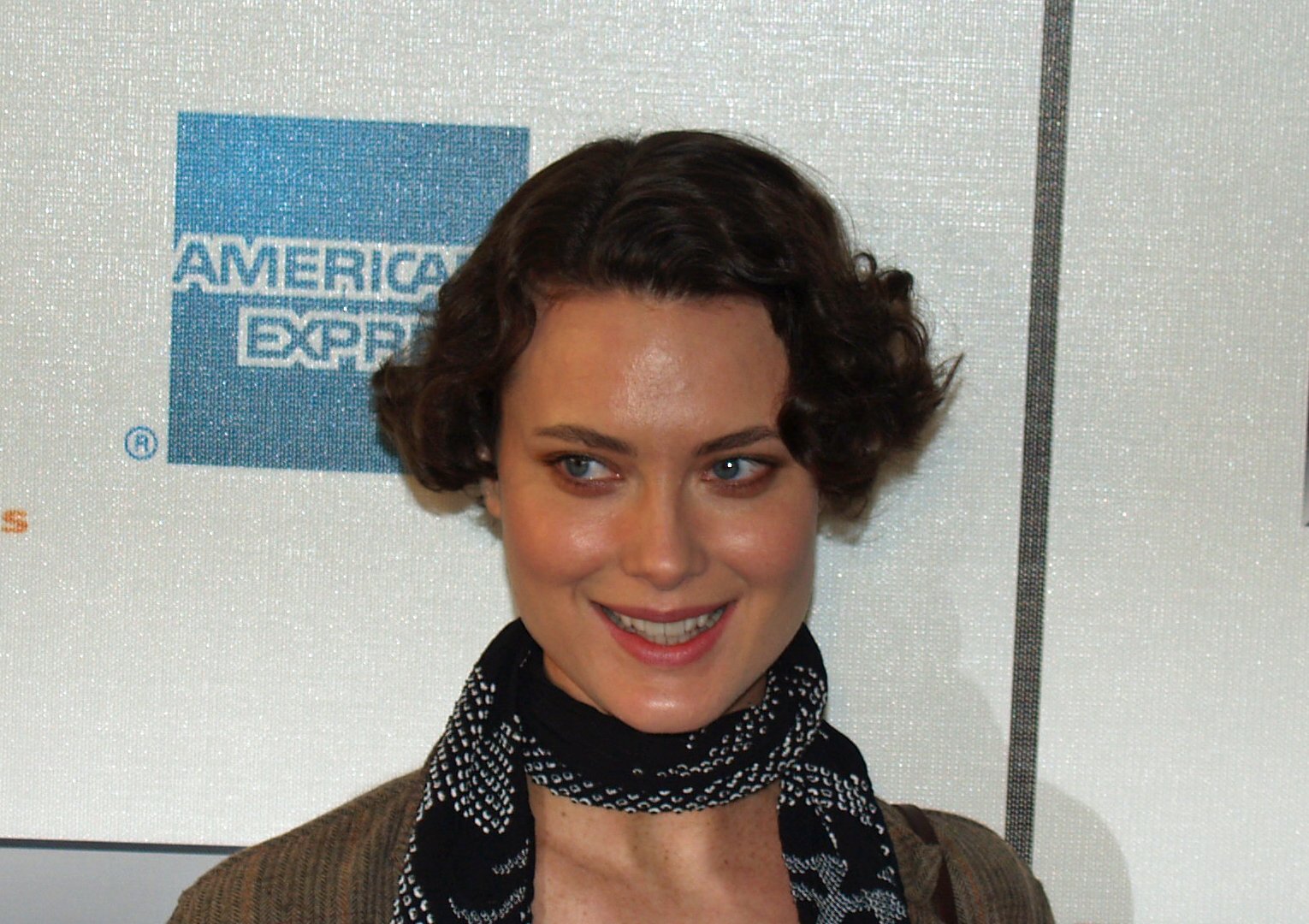 Portrait Photo of the actress Shalom Harlow in a green dress