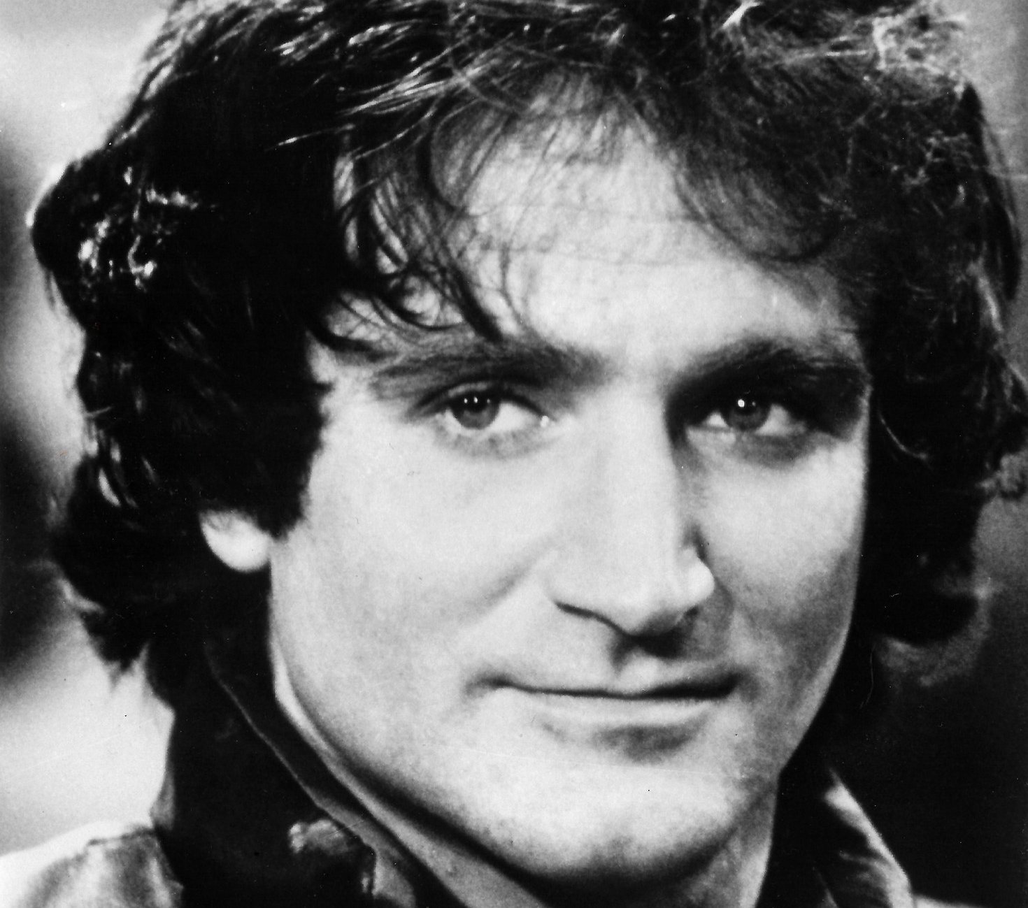 Grayscale Portrait Photo of American actor and comedian Robin Williams.