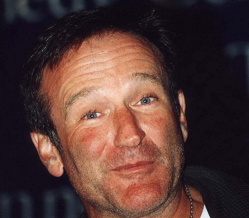 Portrait Photo of Robin Williams smiling and facing the camera