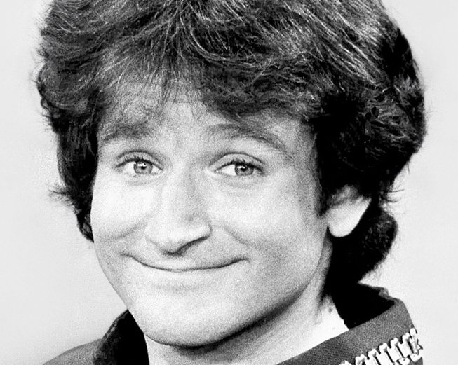 Grayscale Portrait Photo of Robin Williams smiling
