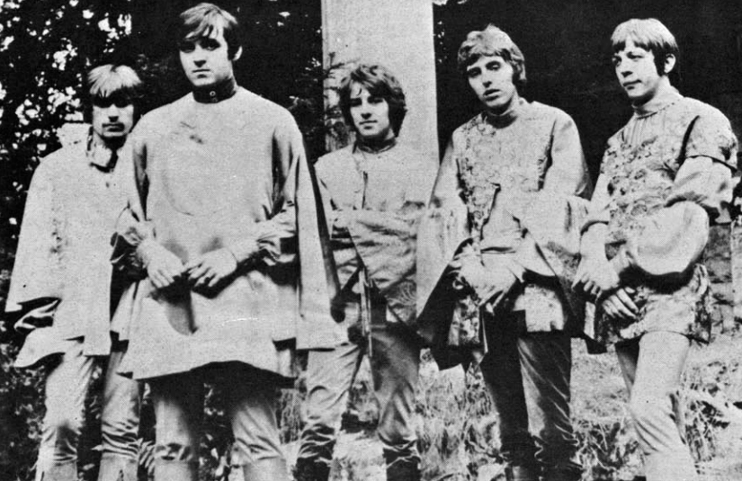 Grayscale Portrait Photo of th British rock group Procol Harum, in 1967.