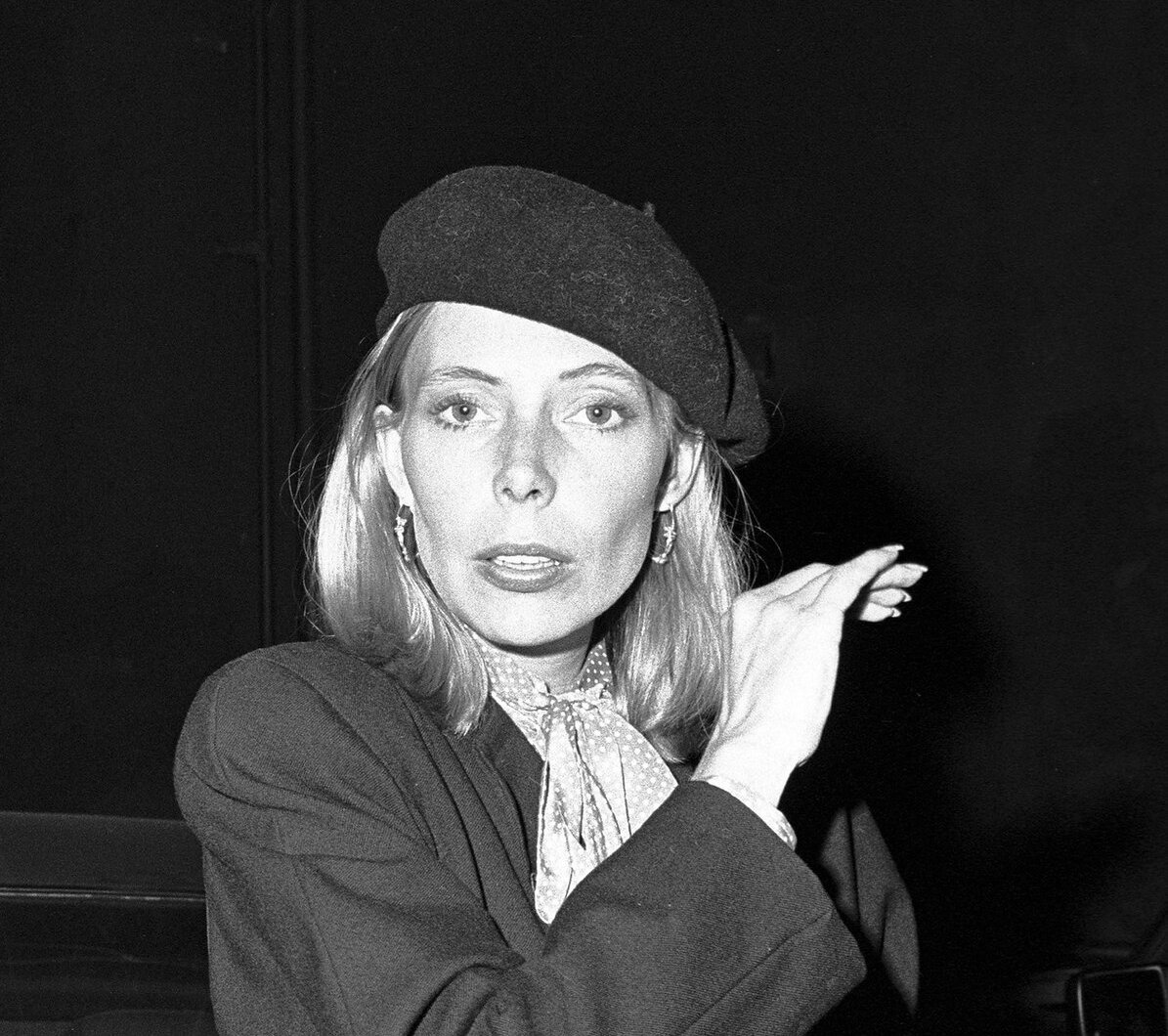 Grayscale Portrait Photo of Joni Mitchell in dark outfit facing the camera