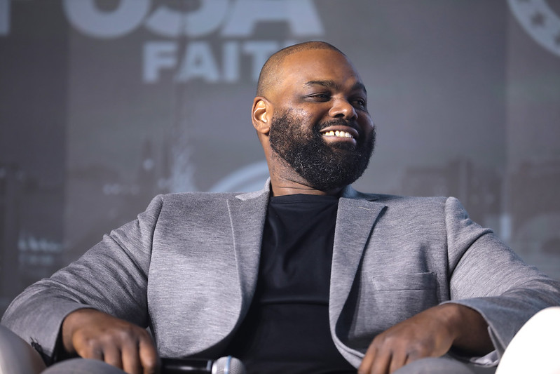 Michael Oher speaking with attendees at the 2023 Pastors Summit