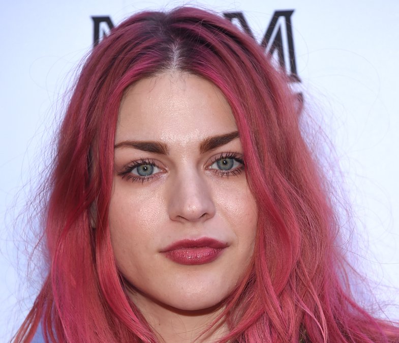 Frances Bean Cobain arrives to the Daily Front Row Fashion Awards