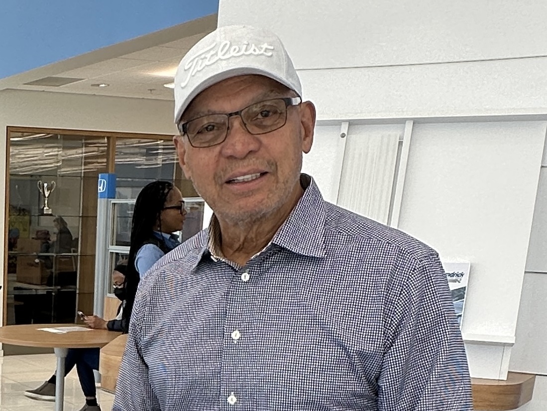 Reggie Jackson at signing event.