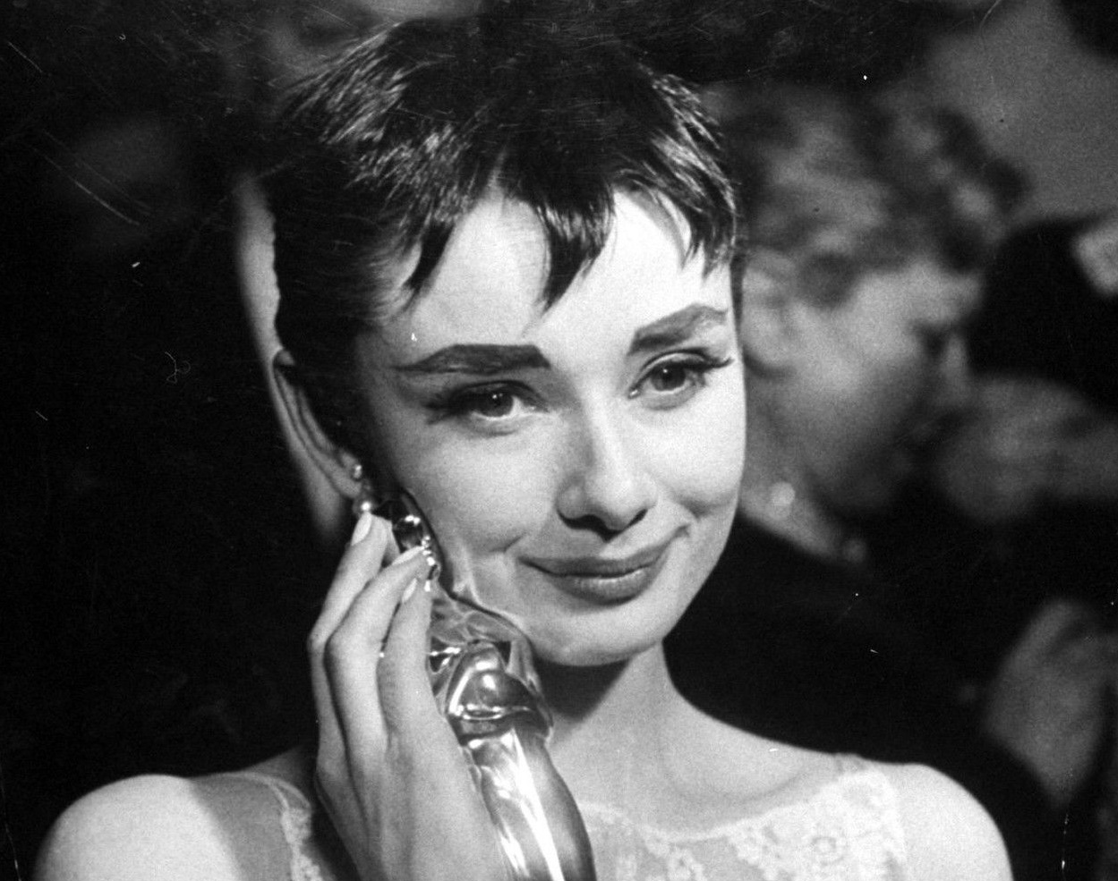 Promotional photo of Audrey Hepburn with Oscar - 1954