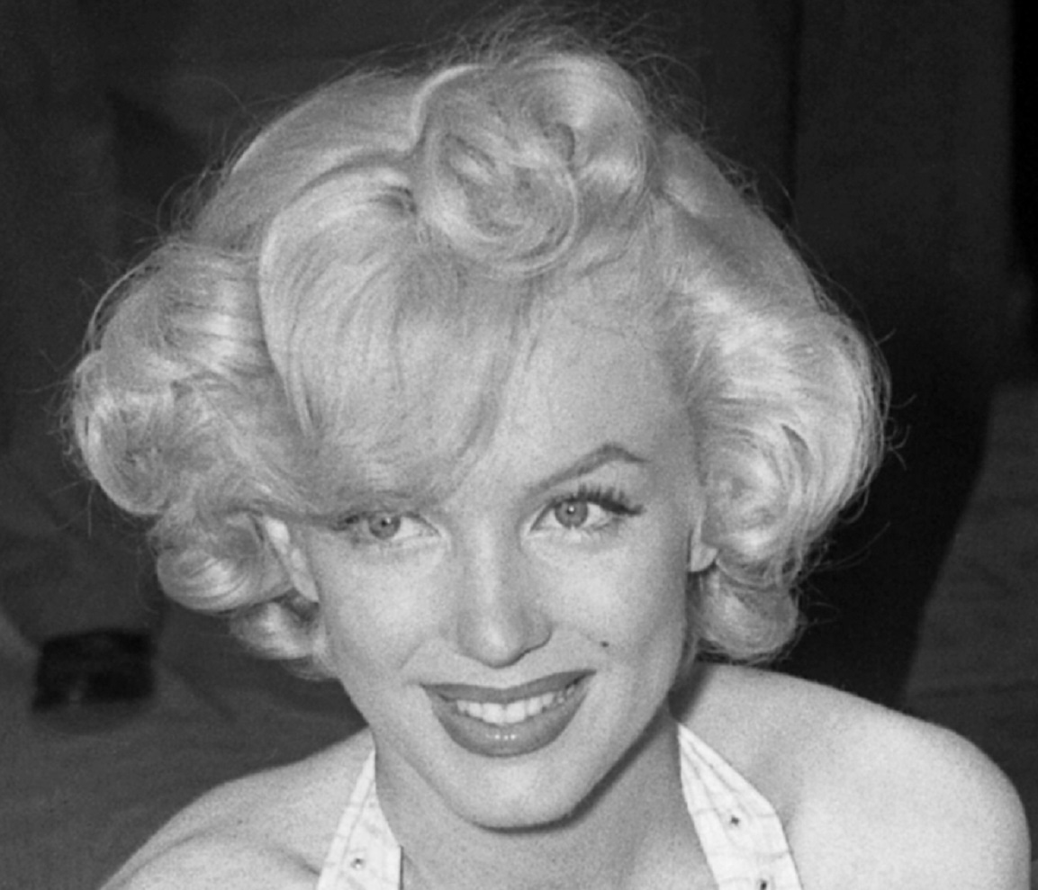 Marilyn Monroe at Grauman's Chinese Theater in Los Angeles - 1953