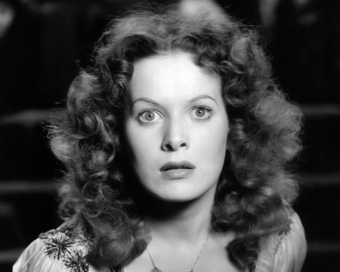 Maureen O'Hara As Esmerelda - The Hunchback of Notre Dame (1939)
