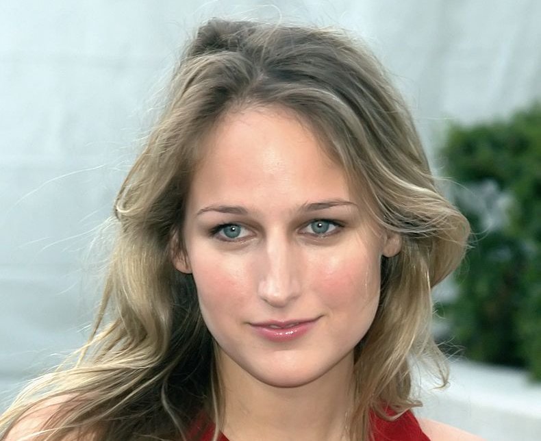 Portrait Photo of  Leelee Sobieski at the 2009 premiere of the Metropolitan Opera