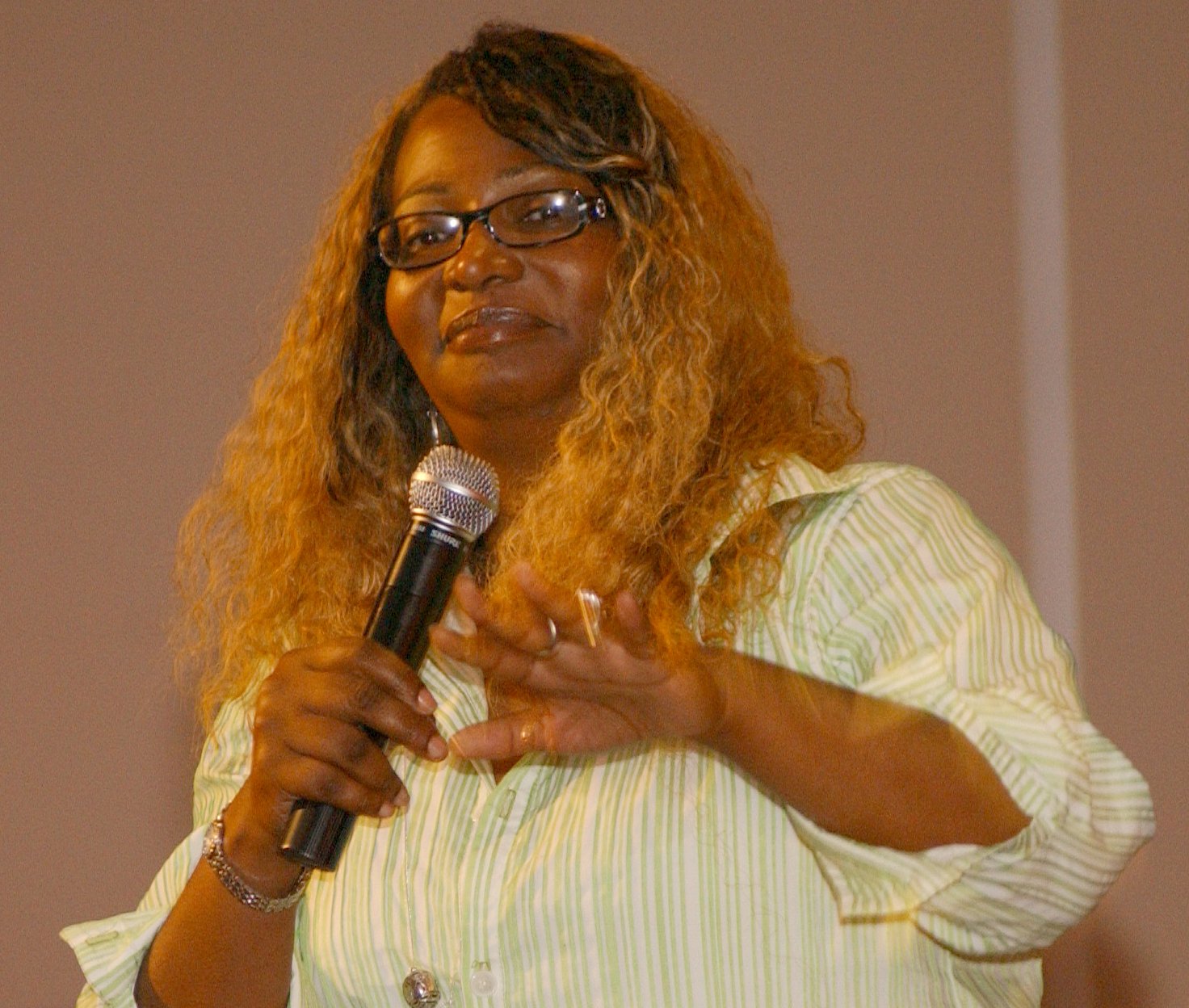 Comedian Ellen Cleghorne entertains Airmen at the La Bella Vista Club Saturday