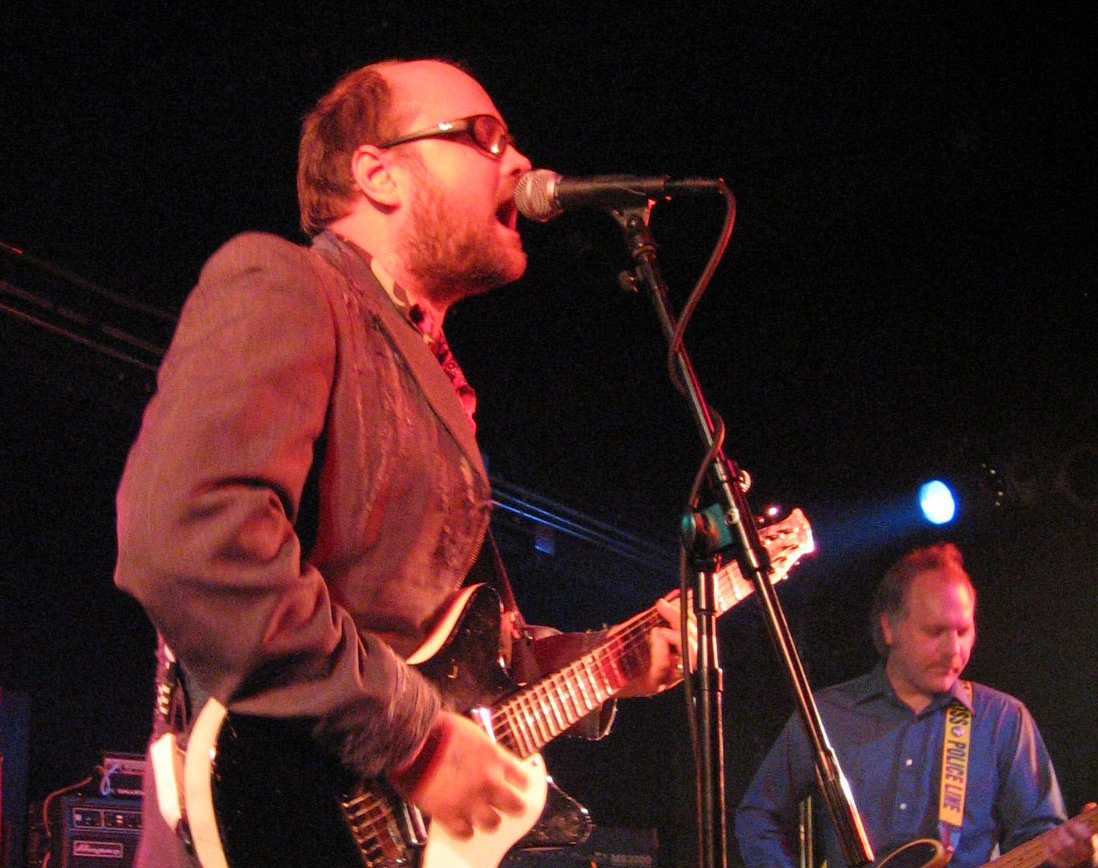 Robert Schneider performing with The Apples in Stereo at the Black Cat