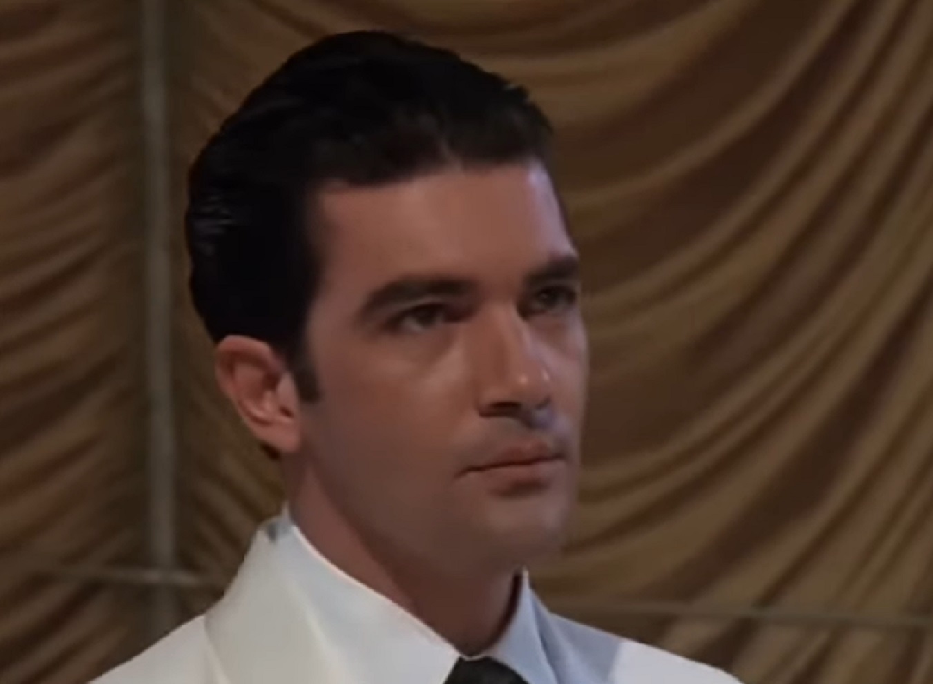 Screenshot of Antonio Banderas from - The Mambo Kings (1992)