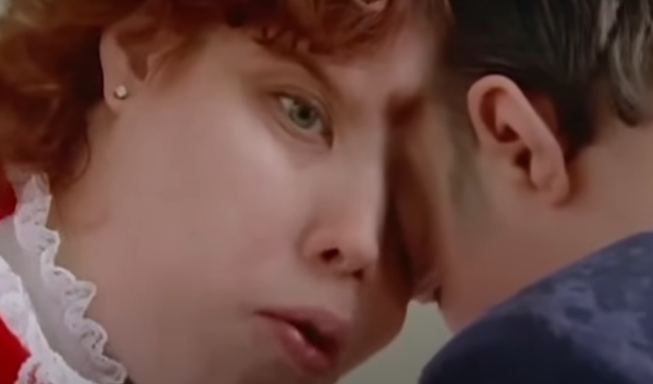 Screenshot from the American television newsmagazine CBS News Sunday Morning (1979-)