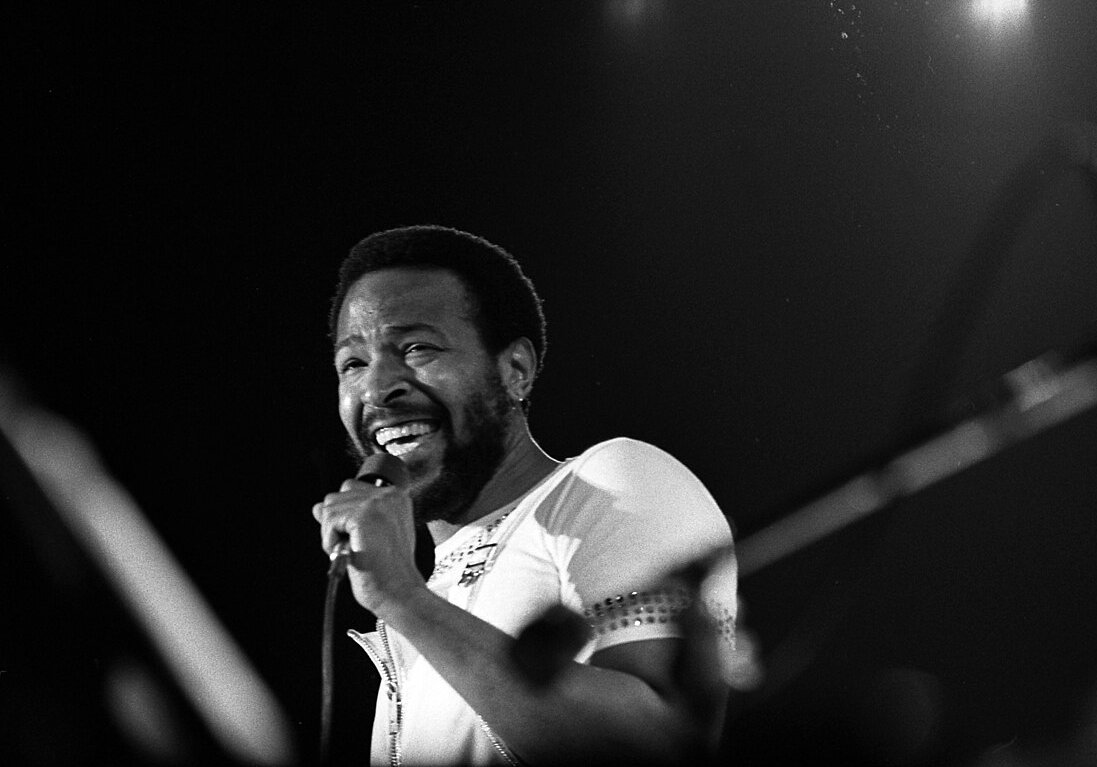 Grayscale Portrait Photo of Marvin Gaye performing in a concert