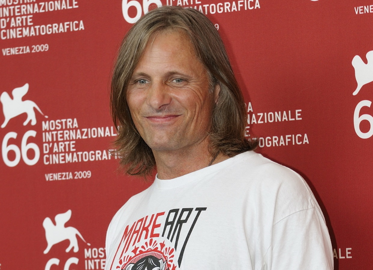 Viggo Mortensen smiling at camera - 2009