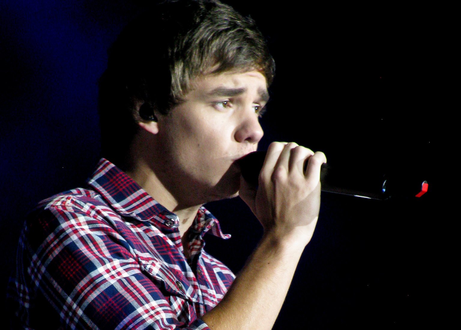 Liam Payne performing