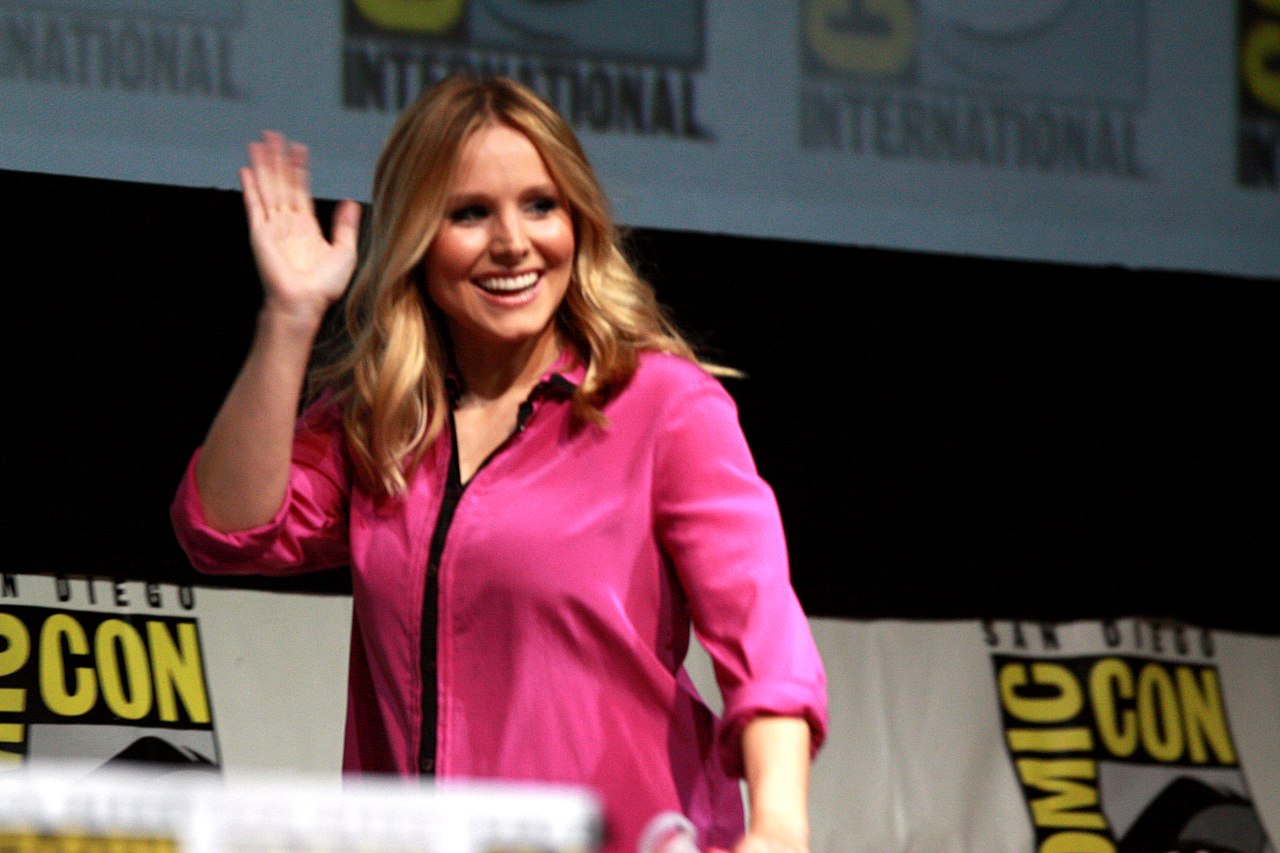 Kristen Bell waving her hand