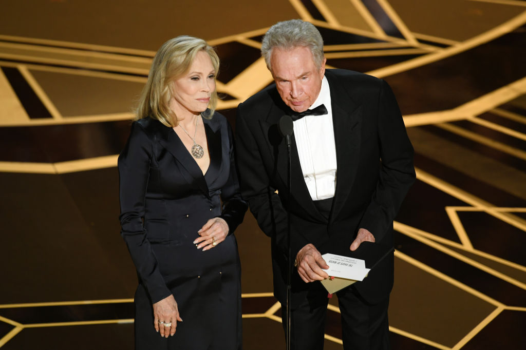Actors Faye Dunaway (L) and Warren Beatty speak onstage during the 90th Annual Academy Awards