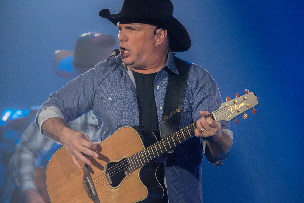 Garth Brooks performs