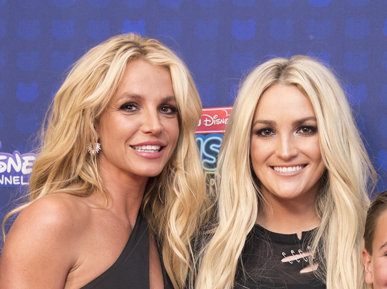 BRITNEY SPEARS, JAMIE LYNN SPEARS At THE 2017 RADIO DISNEY MUSIC AWARDS