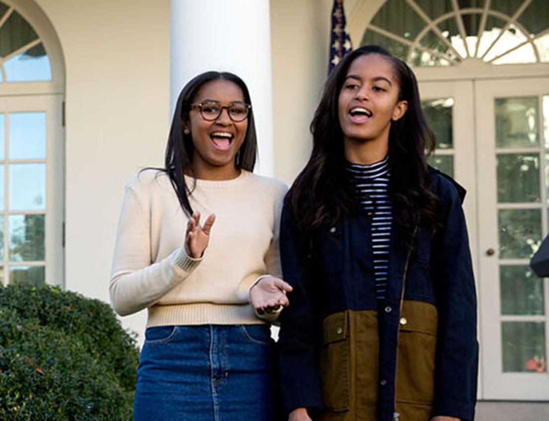 Sasha and Malia Obama participate in the annual National Thanksgiving Turkey pardon ceremony - 2015