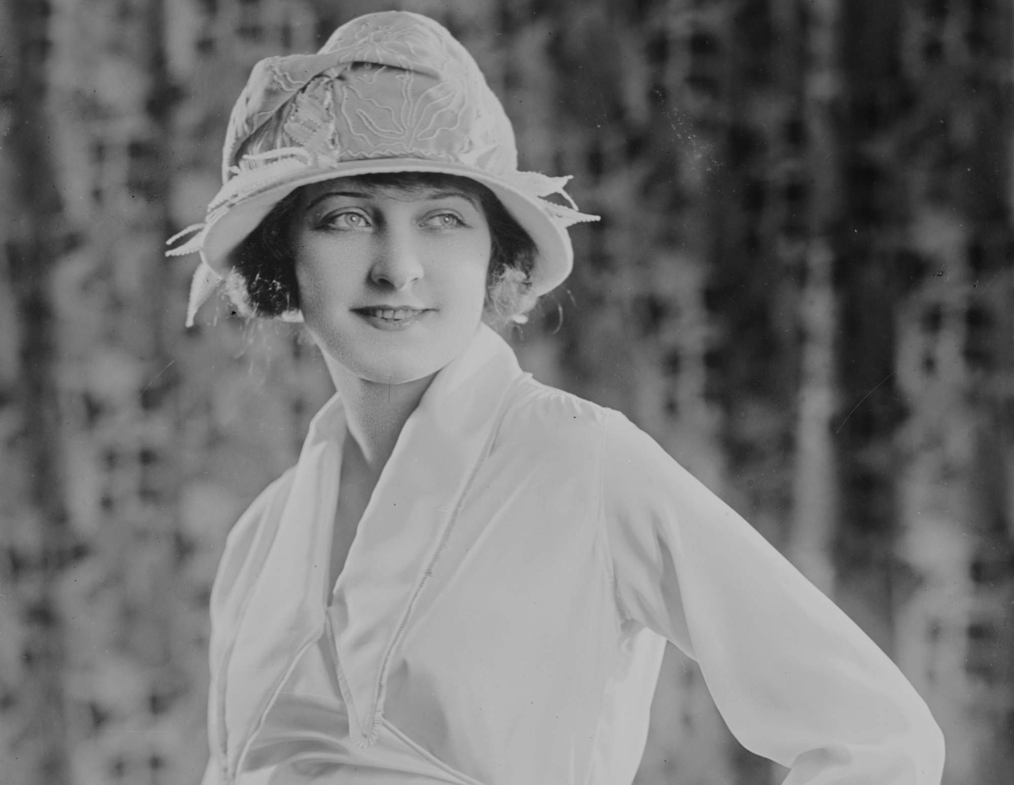 Martha Mansfield in white dress