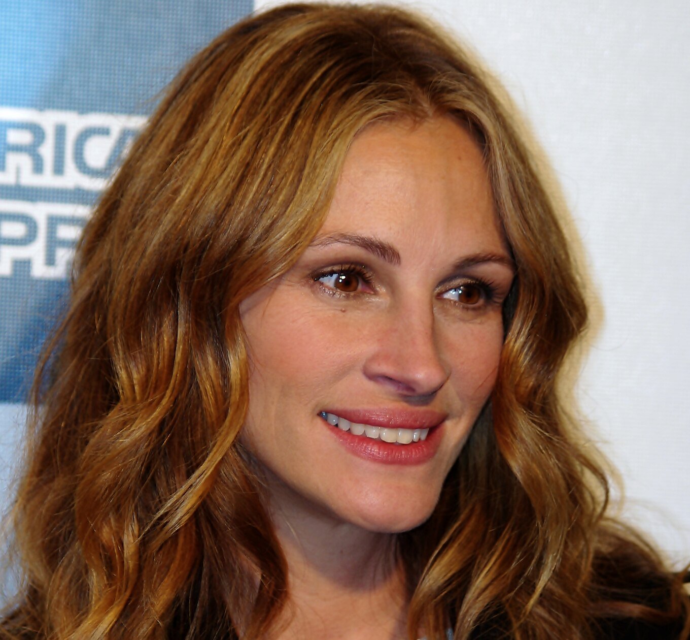 Portrait Photo of Julia Roberts attending the premiere of Jesus Henry Christ