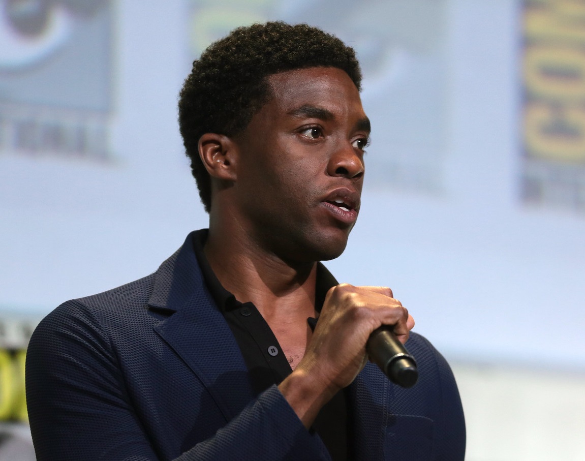 Chadwick Boseman speaking at the 2016 San Diego Comic Con International