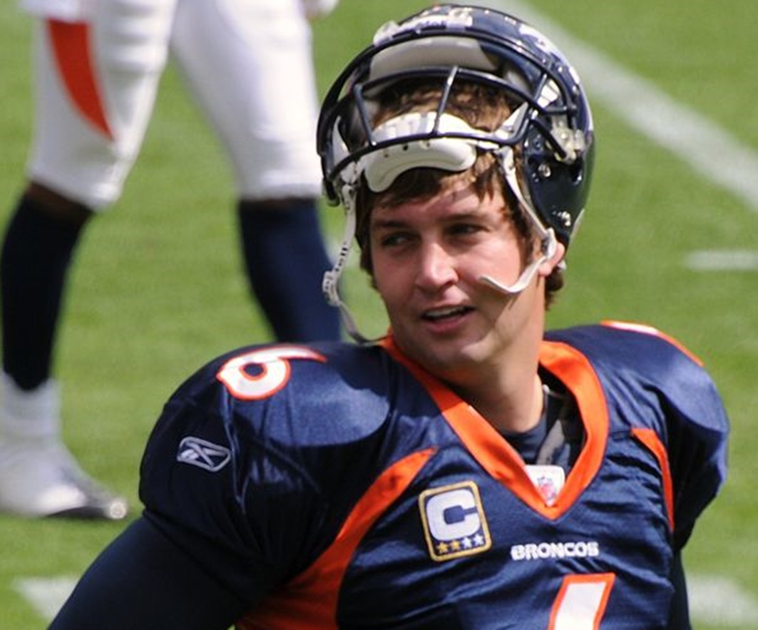 Jay Cutler looking at side.