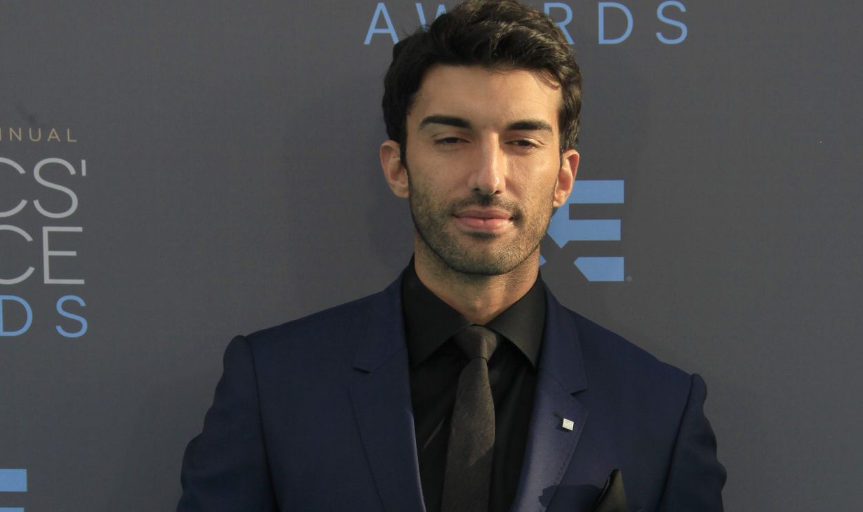 Justin Baldoni - 366512018