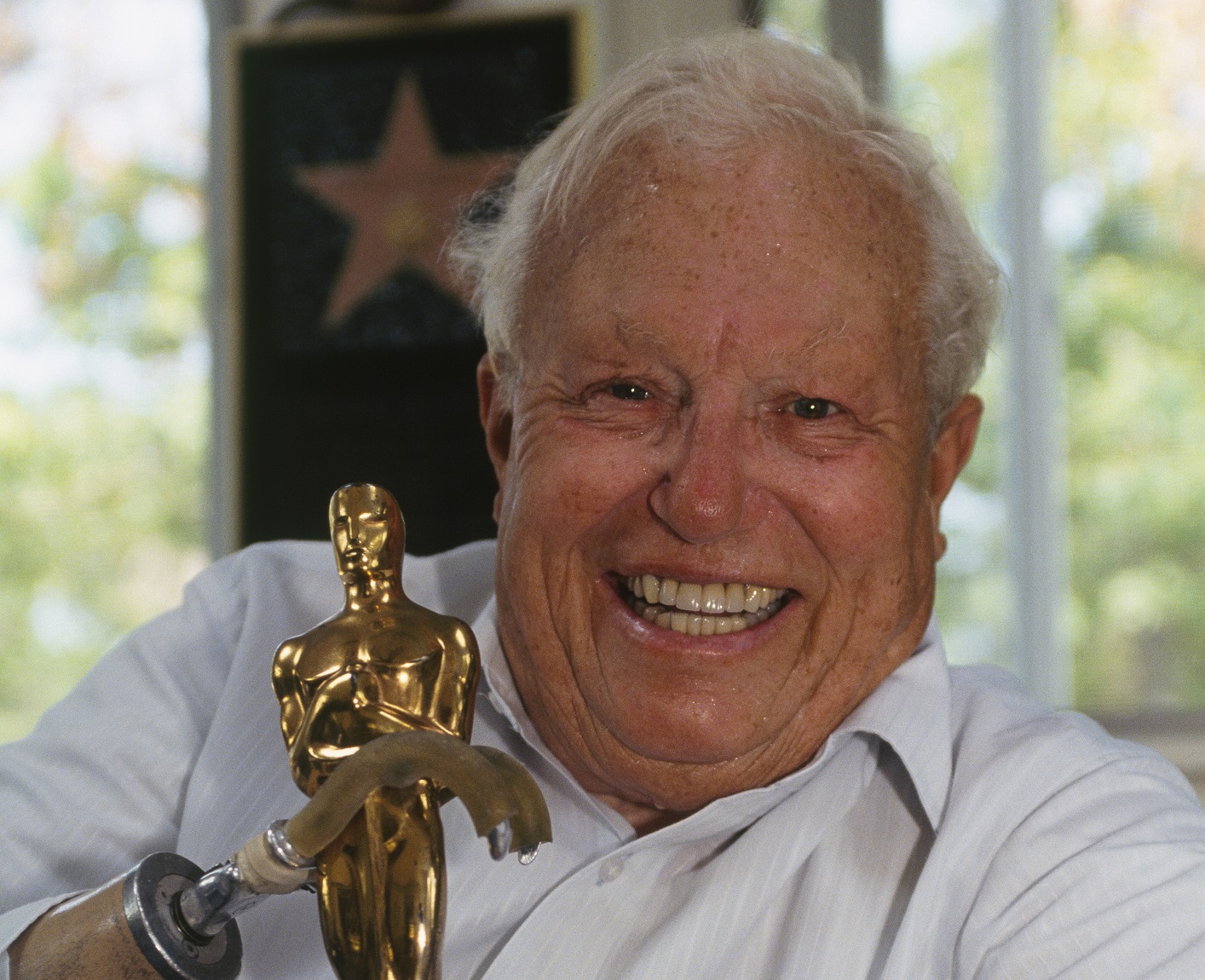Actor Harold Russell with Oscar  - 1992