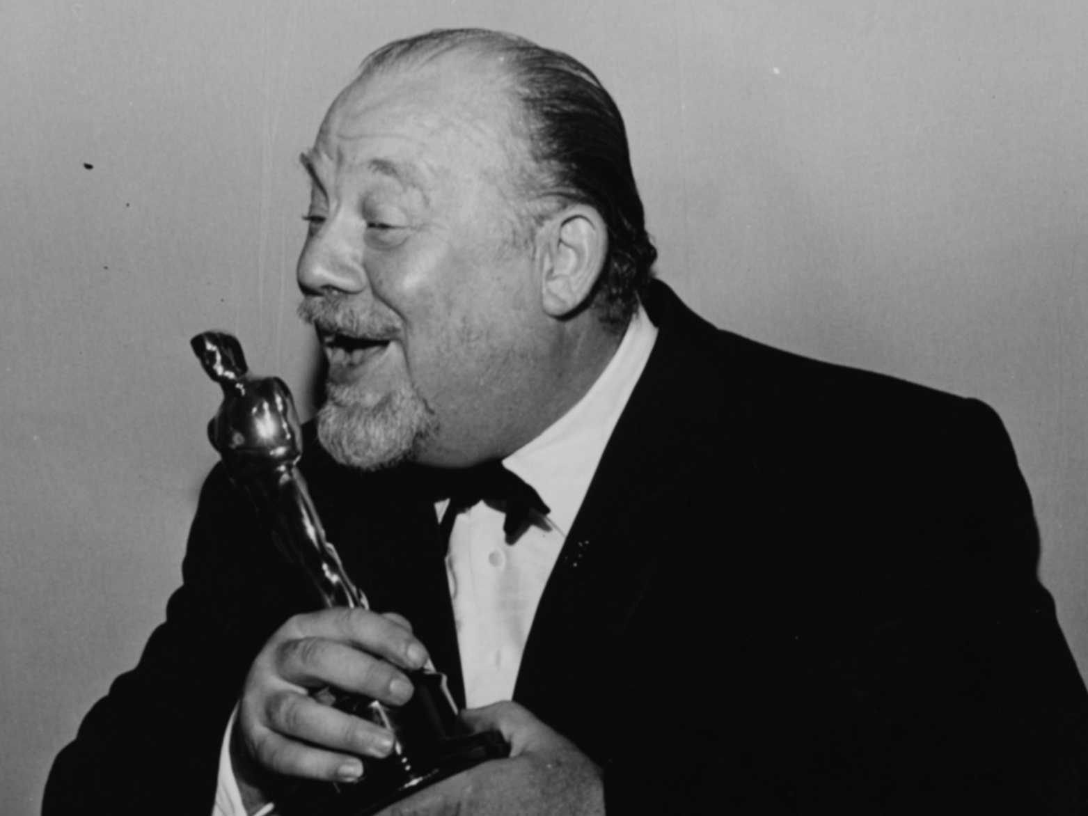 Actor Burl Ives holding his Best Supporting Actor Oscar - 1959