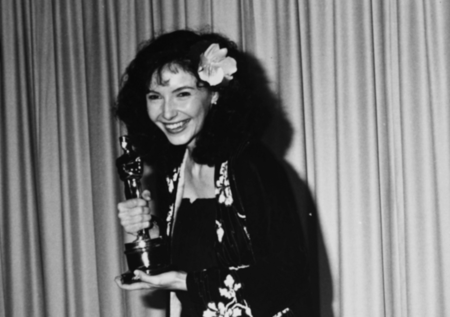 Actress Mary Steenburgen holding her Best Supporting Actress Oscar - 1981