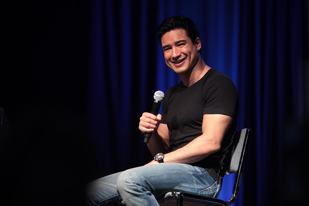 Mario Lopez speaking