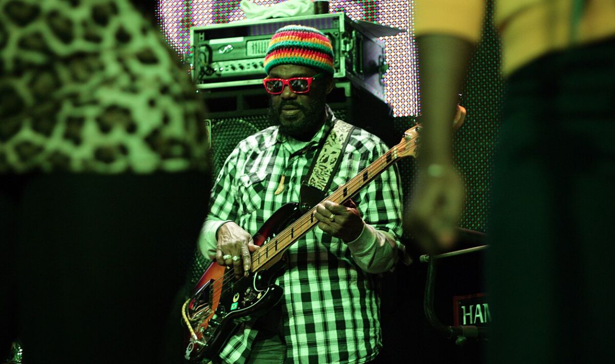 Aston Family Man Barrett