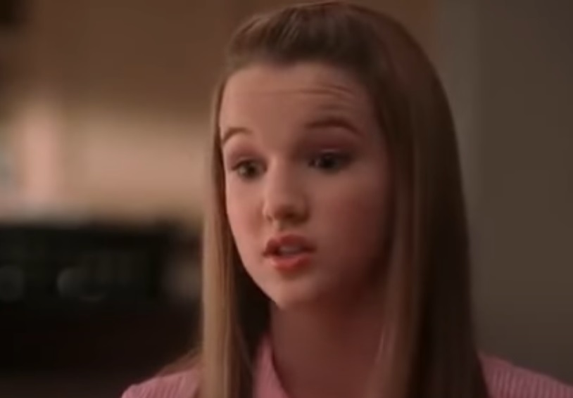 Screenshot from the American drama television series Summerland (2004-2005)