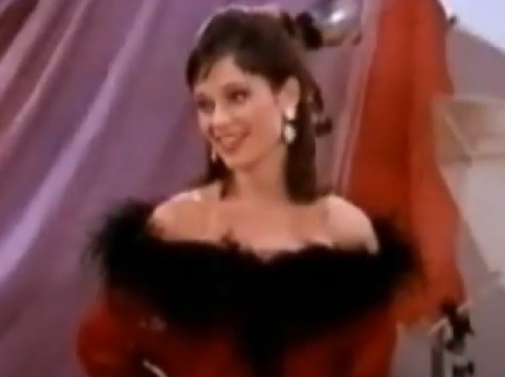 Screenshot of Zooey Deschanel from Veronica's Closet (1997-2000)