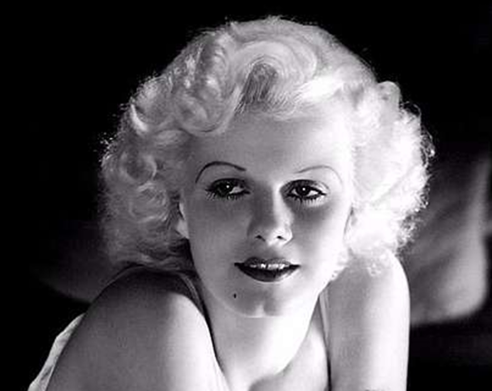 Publicity photo of Jean Harlow (1930s).