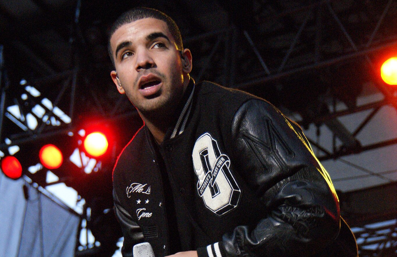 Photo of the Canadian rapper Drake on stage