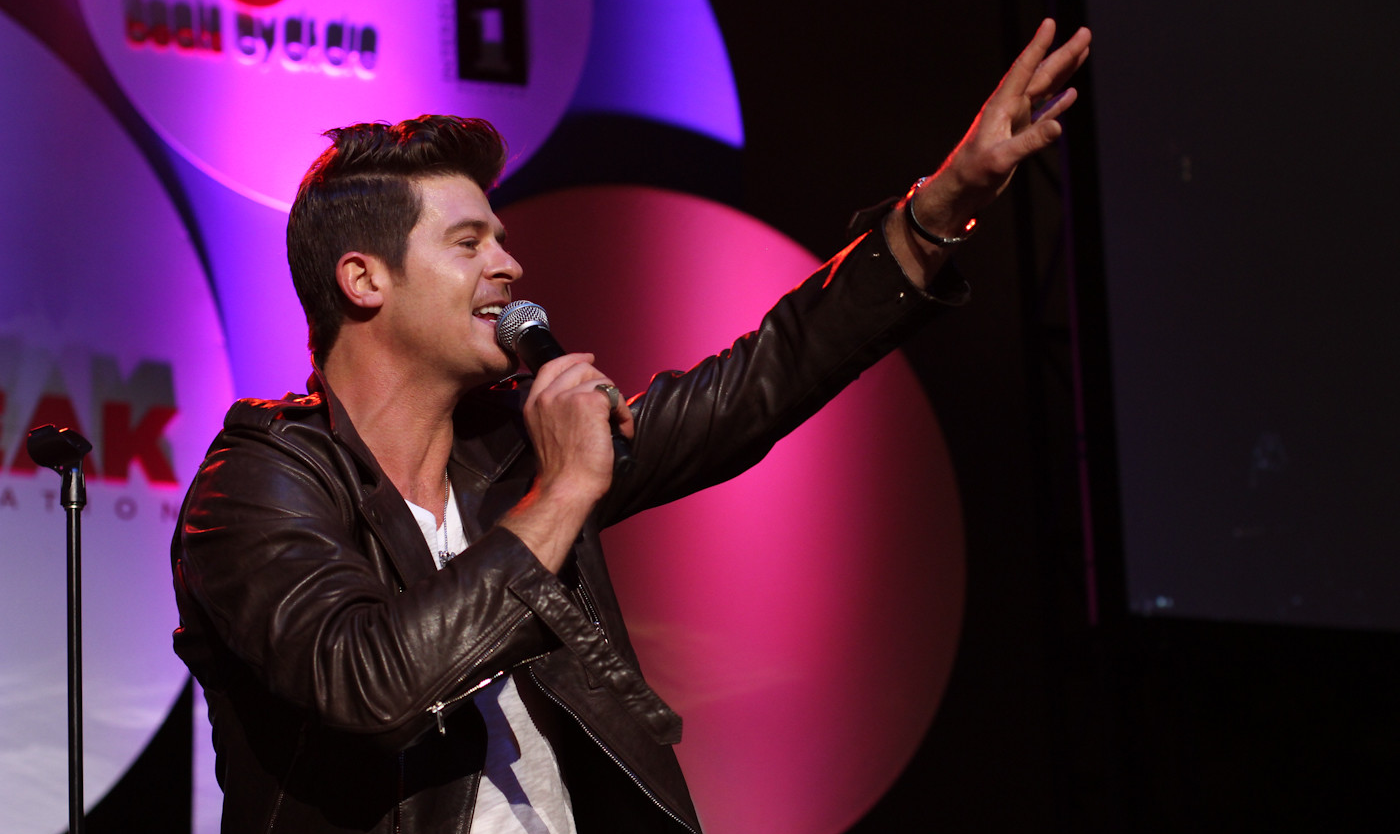 Robin Thicke Performs