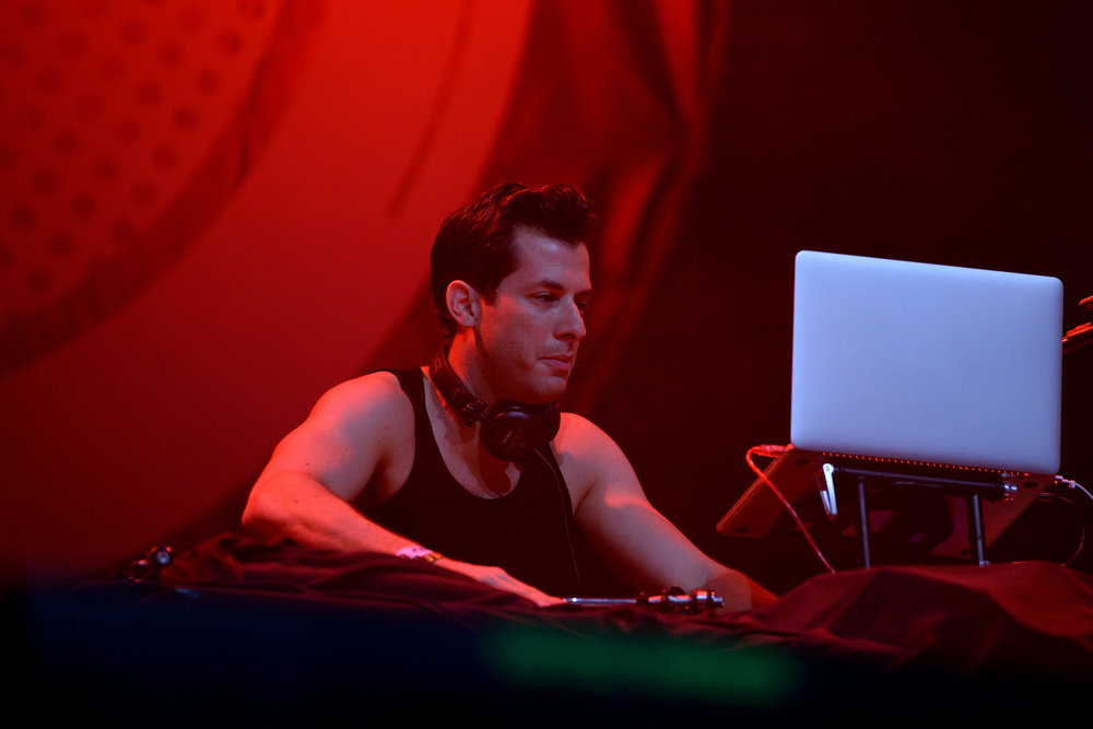 Mark Ronson at a concert