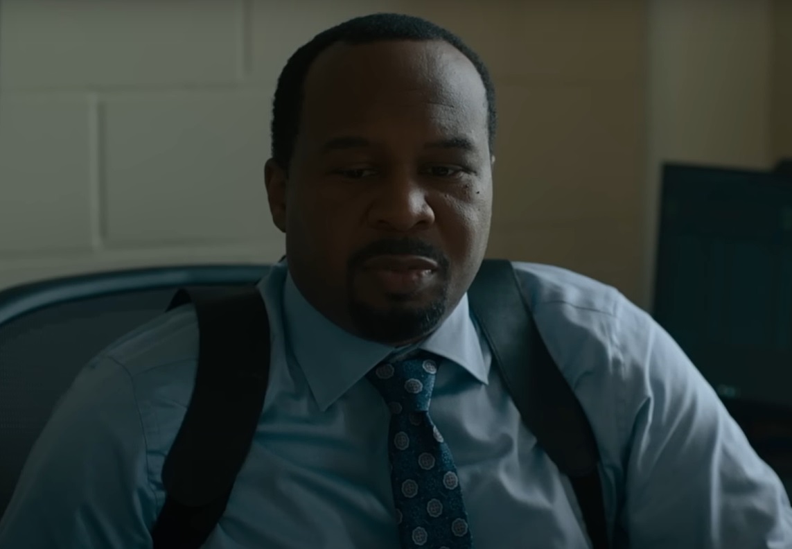 Screenshot from the movie Confess, Fletch (2022)