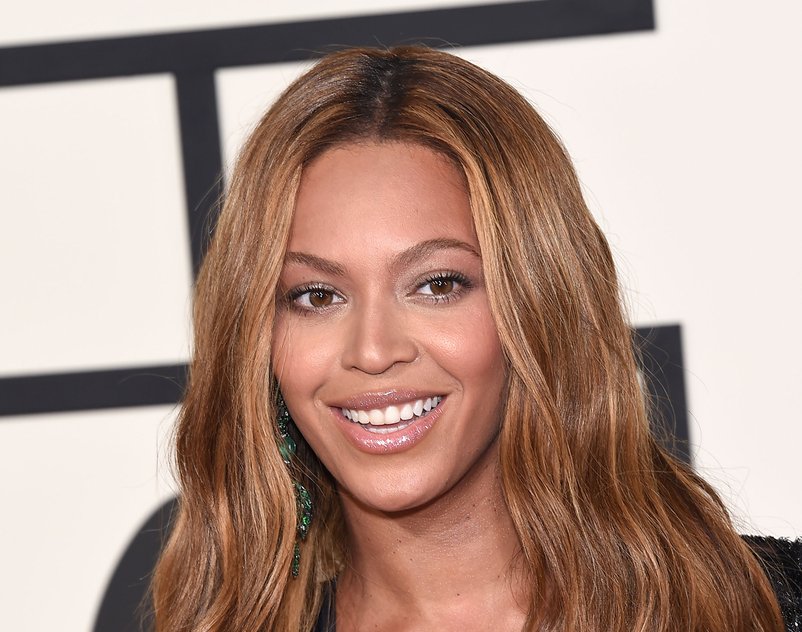 Beyonce arrives to the Grammy Awards 2015