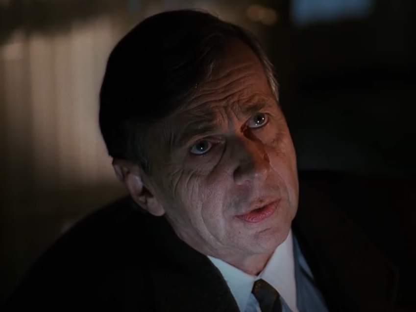 Screenshot from the television series The X-Files (1993-2002)