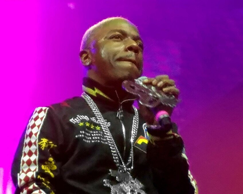 Portrait Photo of Mark Althavan Andrews Sisqó performing