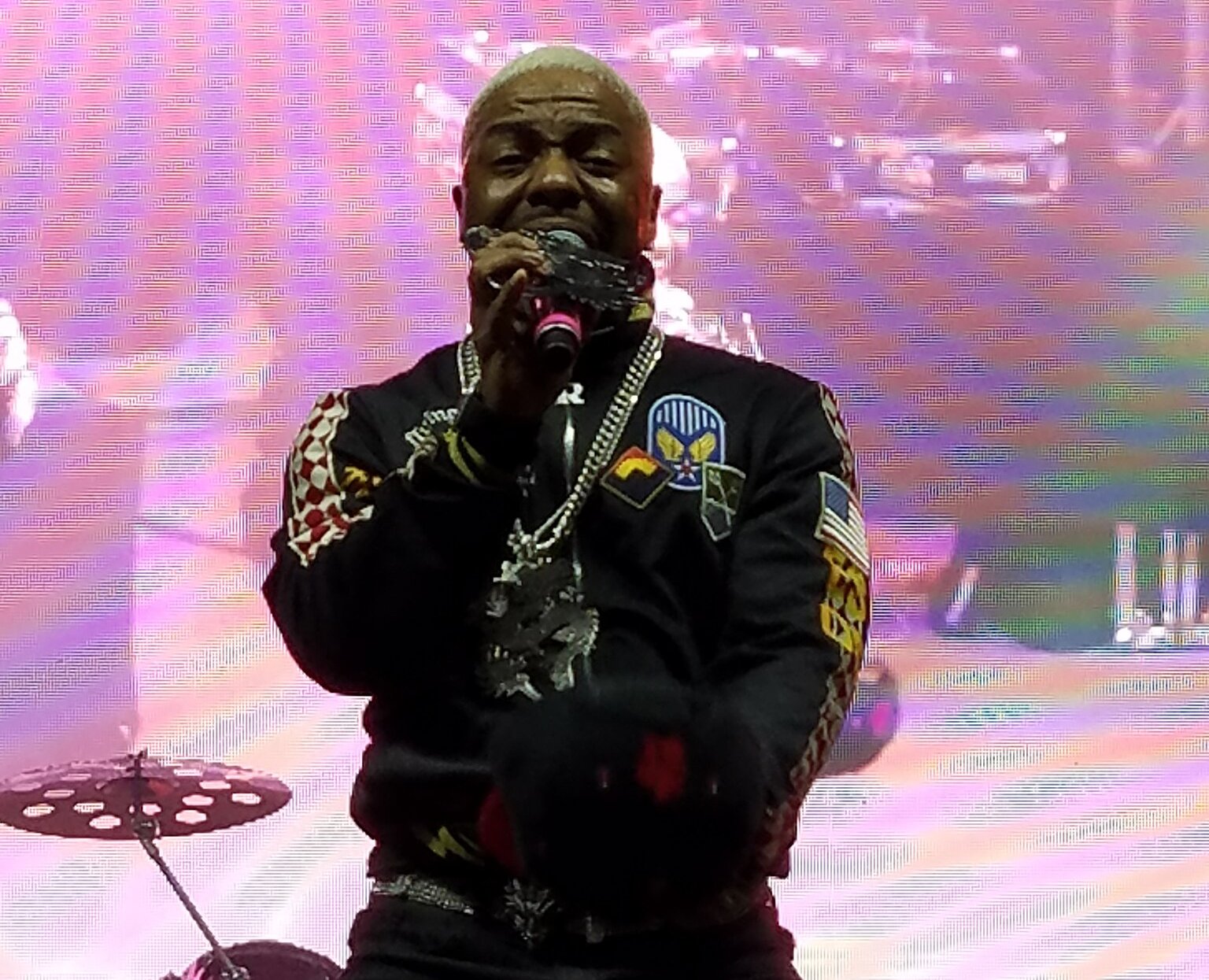 Portrait Photo of Mark Althavan Andrews Sisqó performing