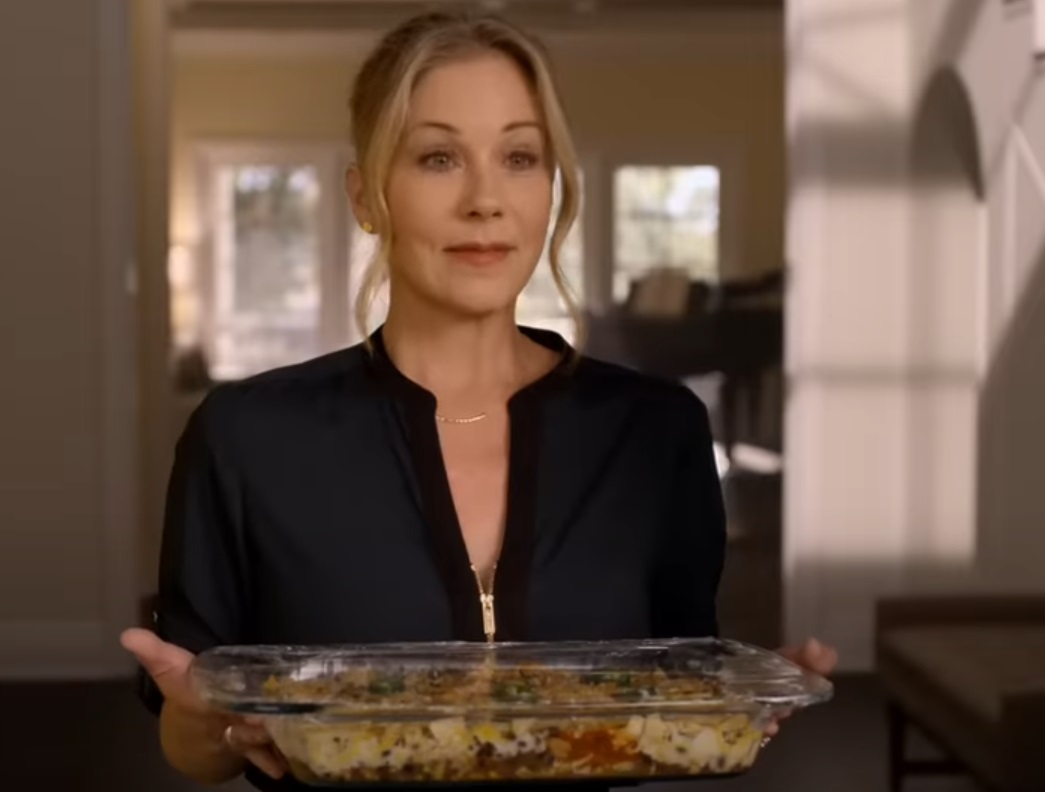 Screenshot from the television series Dead To Me (2019-2022)