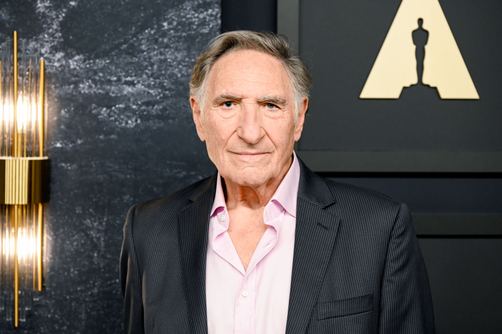 Judd Hirsch wearing a pink shirt